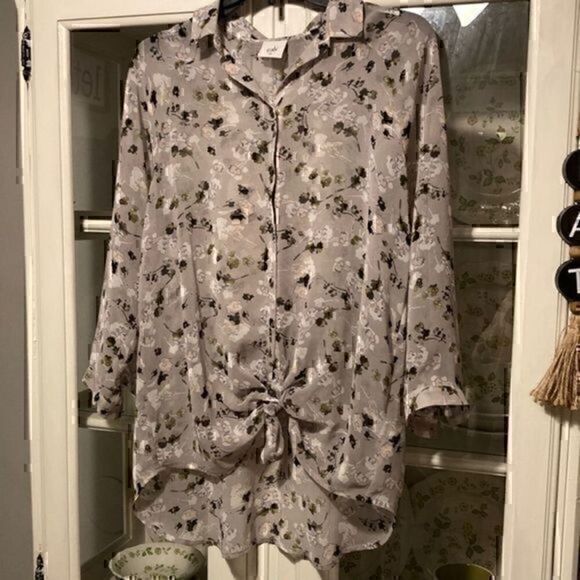 CAbi Tops - Cabi XS polyester button down blouse     C